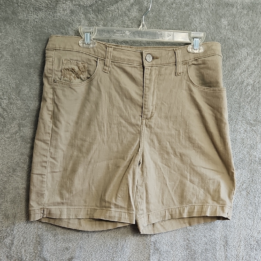 Lee Platinum Label Womens Sz 12 Beige Shorts 7in Inseam